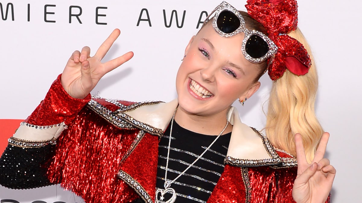 Jojo Siwa says the paparazzi called the police to force her to go out to have her photos taken after her exit